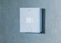 Rehau NEA SMART 2.0 Oda Termostatı HBW Sıcaklık/Nem ölçer Kablolu Beyaz